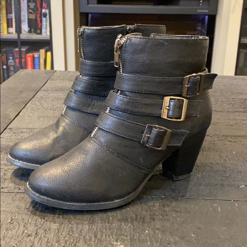 Black buckle bootie